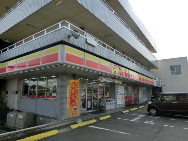 PLUM TREE弐番館 コンビニ