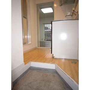 小松島コンパウンド 玄関