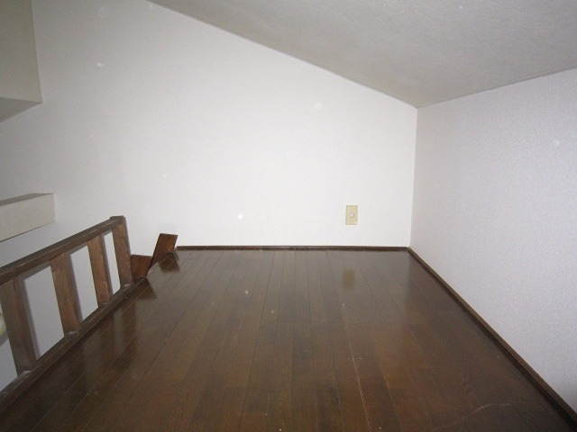 小松島コンパウンド ベッドルーム