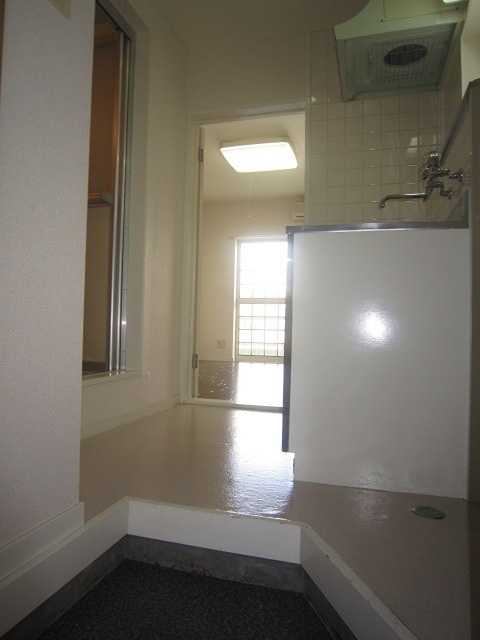 小松島コンパウンド 玄関