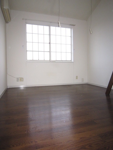 小松島コンパウンド ベッドルーム