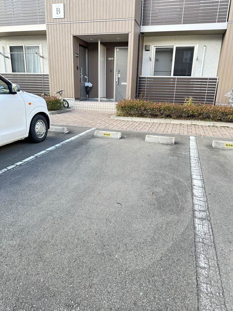 クオーレ 駐車場