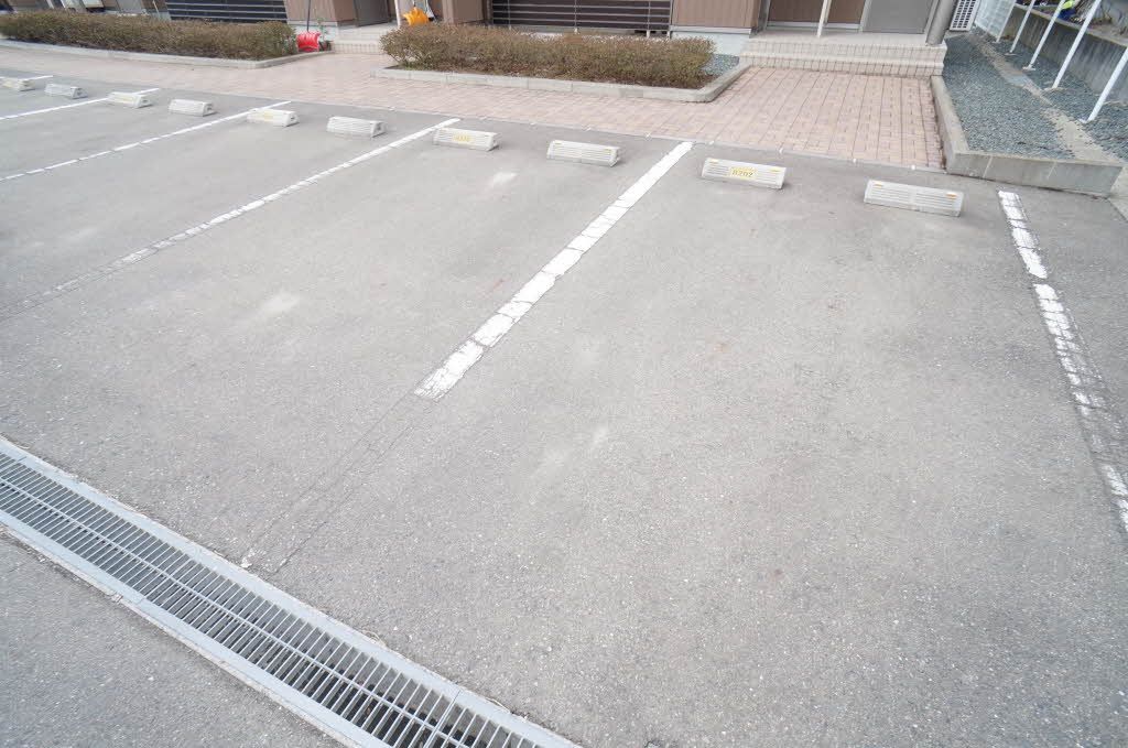 クオーレ 駐車場