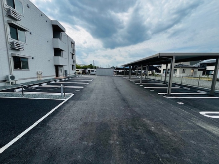 パストラーレ 駐車場