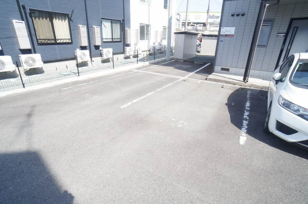スターハウス 駐車場