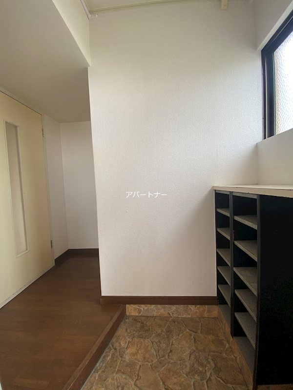 ロイヤルシティ荒田 玄関