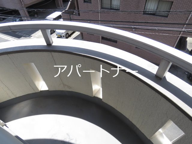 ロイヤルハイツ小松原 ベランダ