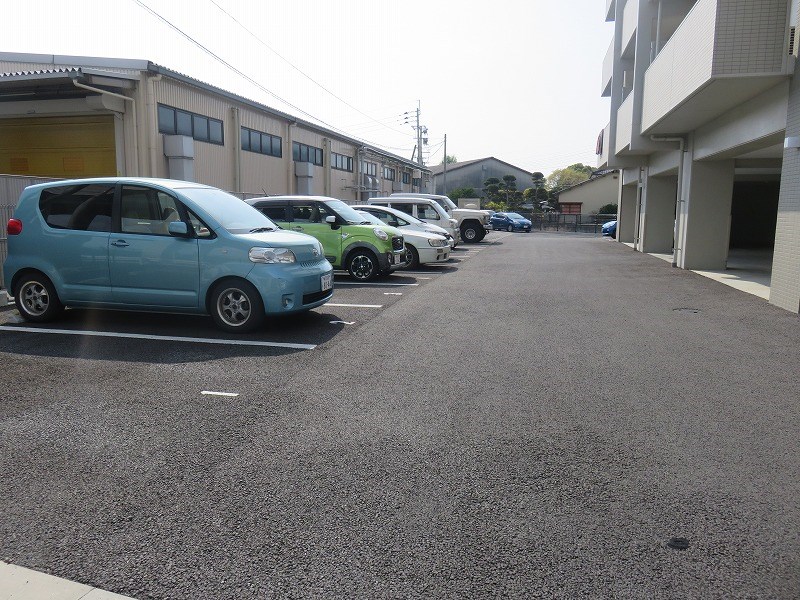 リュミエール熊本駅南 駐車場
