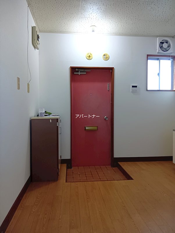 第８松山ビル 玄関