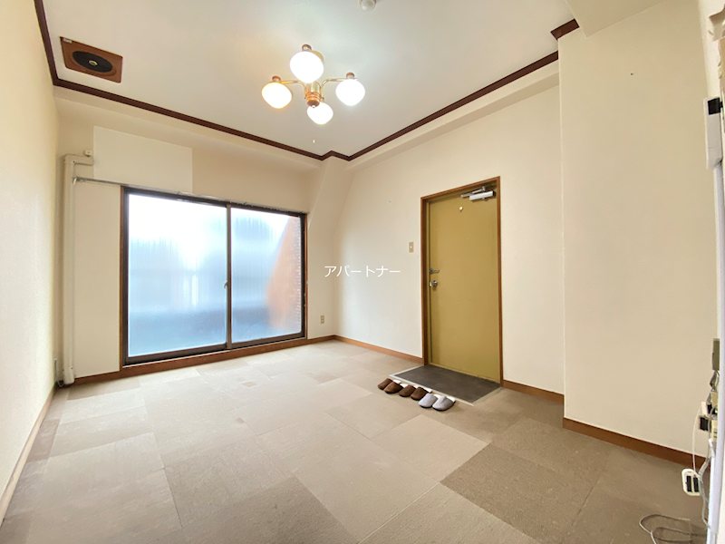 上新ビル 玄関