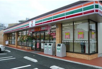 シャルモント コンビニ