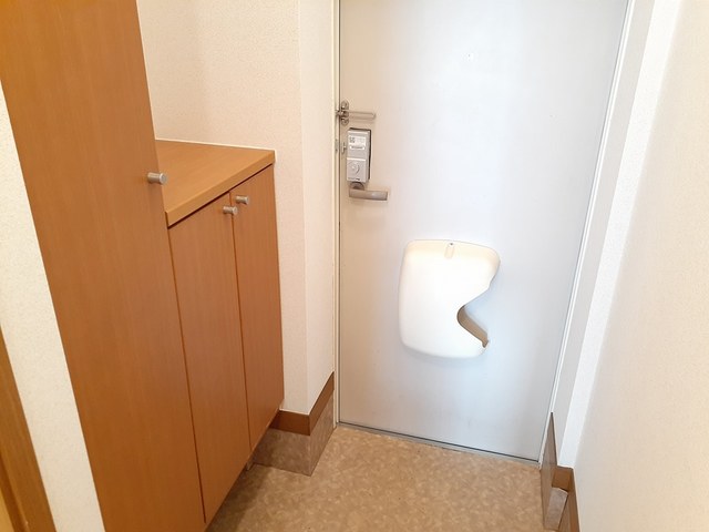 フローラ美里 玄関