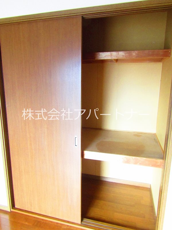 ネオ・メープル高松  収納
