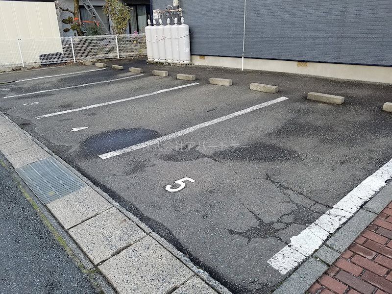 プラセールA棟 駐車場