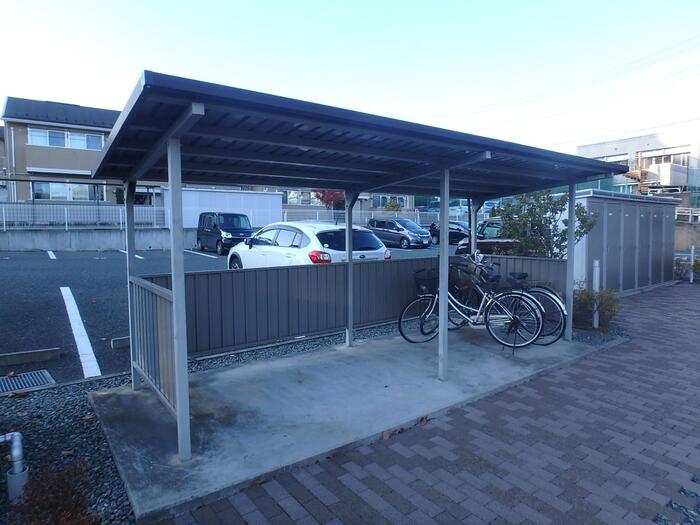 イーストヒルズ高松　Ｆ 駐車場