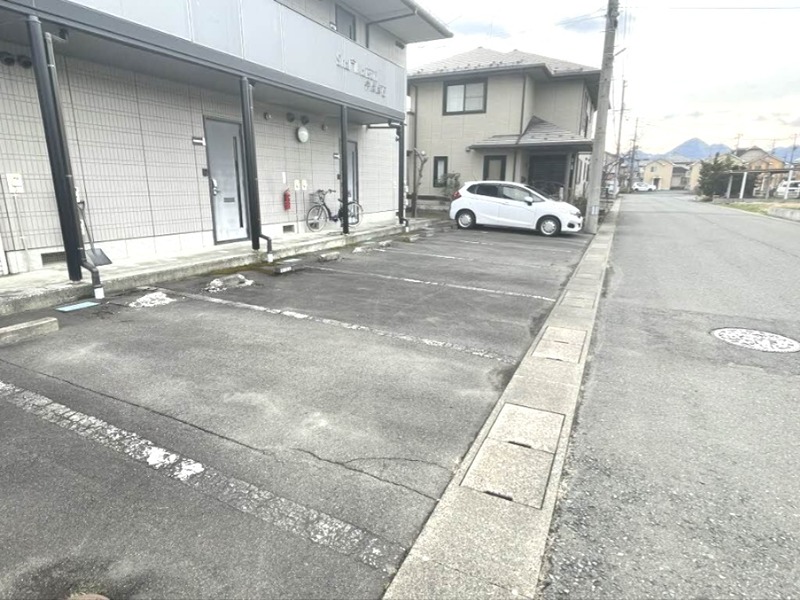 シャーメゾン矢巾 Ｅ 駐車場