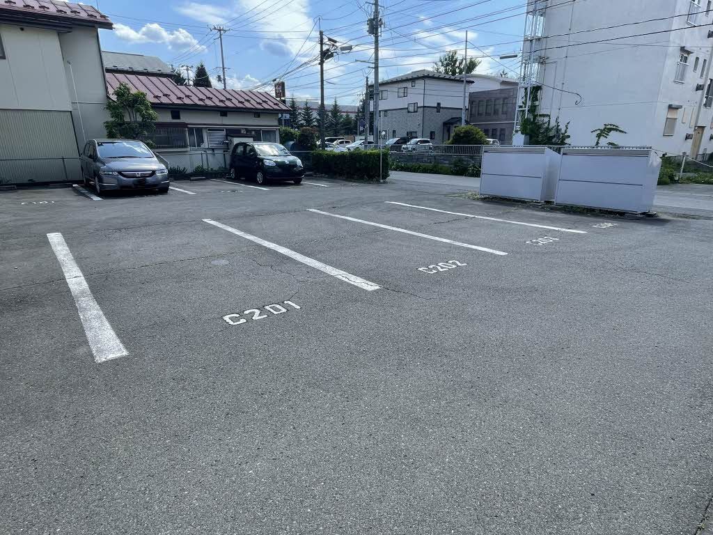 カオリーモ青山 Ｃ 駐車場