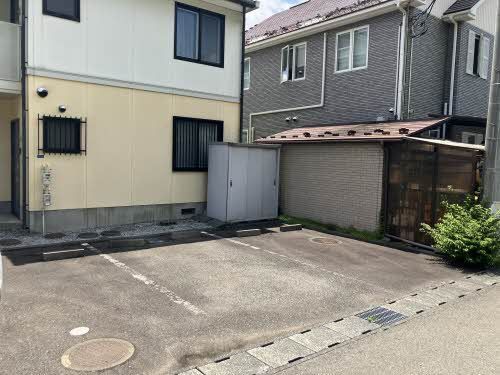 カオリーモ青山 Ｃ 駐車場