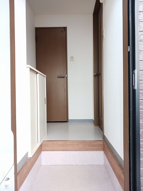 トレジャー１号館 玄関