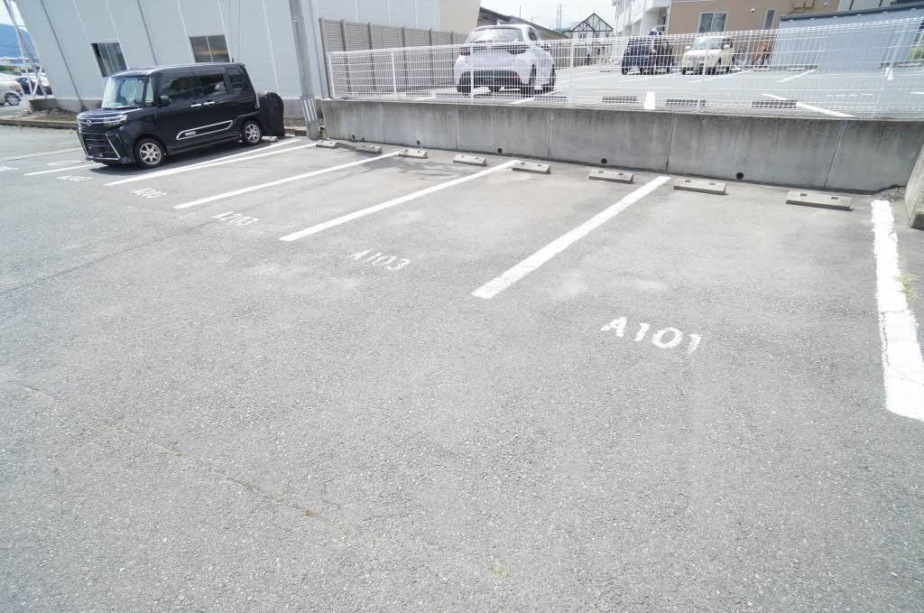 ミューローズ長橋Ⅱ　Ａ 駐車場