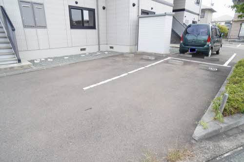 ディアス大館 駐車場
