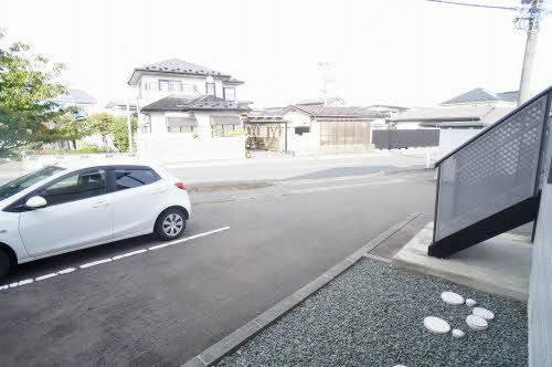 ディアス大館 駐車場