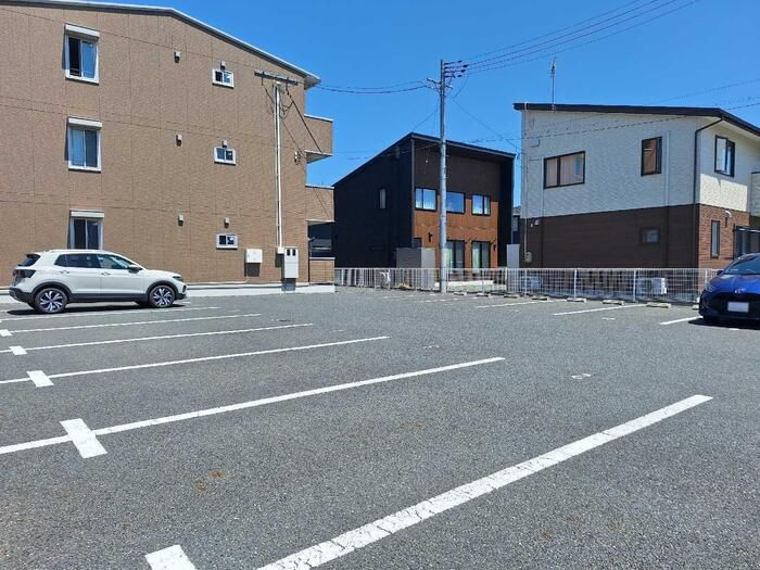 ボンシック１番館 駐車場