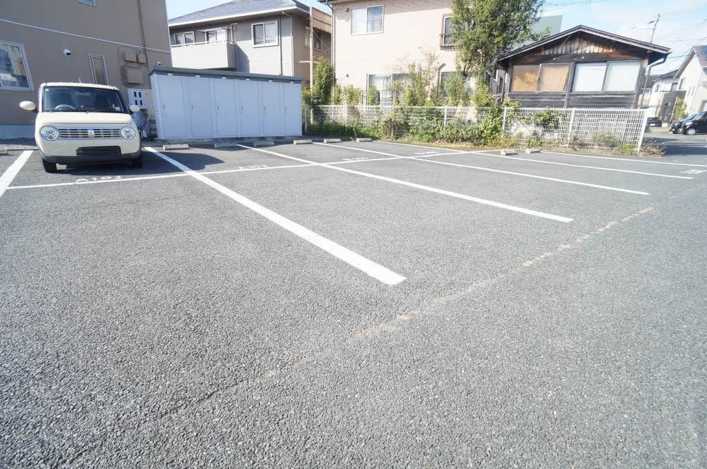 ミューローズ長橋A 駐車場
