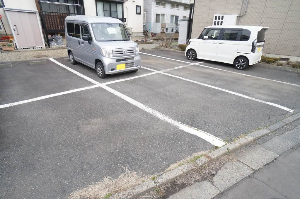 コートラックス　Ｄ 駐車場