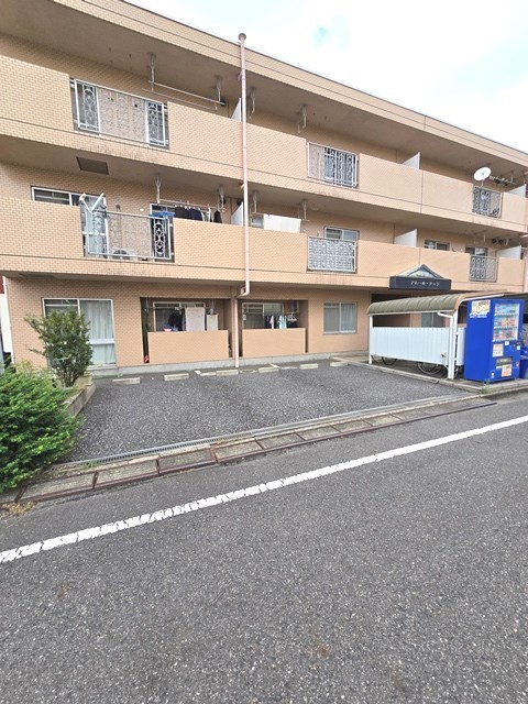 アムールチュラ 駐車場