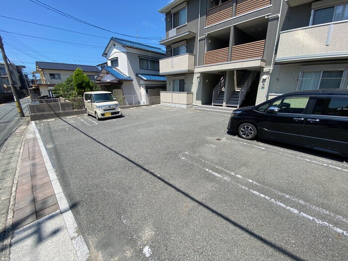 リュエル伊倉 駐車場