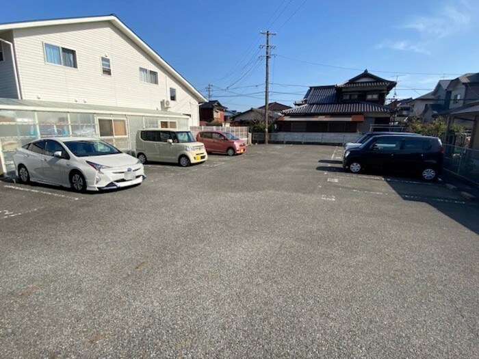 セジュ－ルくらま　B棟 駐車場