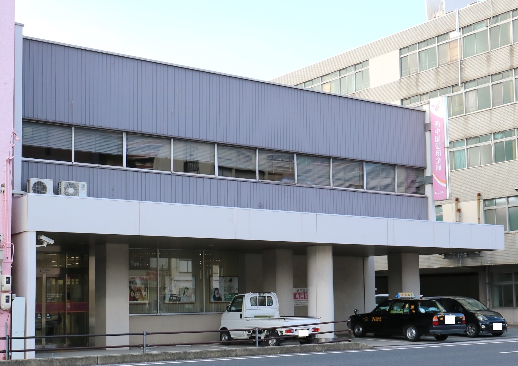 シャーメゾン桜山 銀行