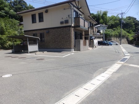 エントピア　B棟 駐車場