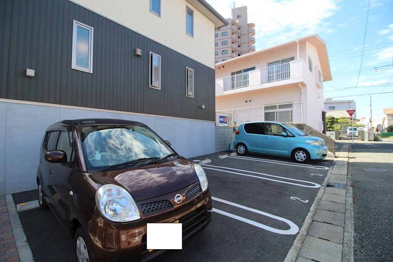 シャーメゾン稗田西 駐車場