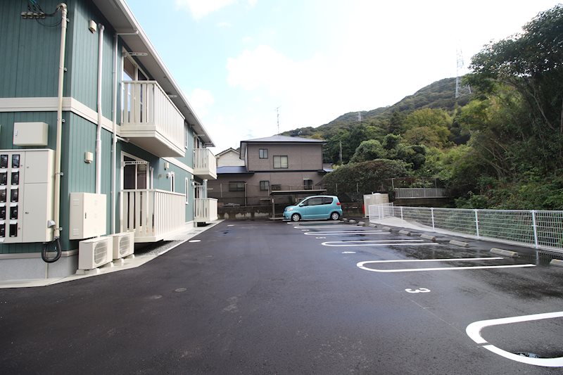 オリーブ ベリー 駐車場