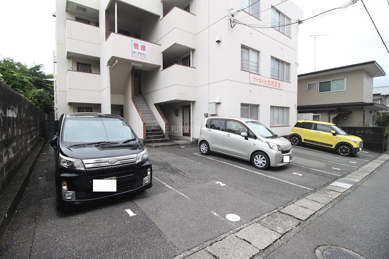 ファミールたけひさ 駐車場
