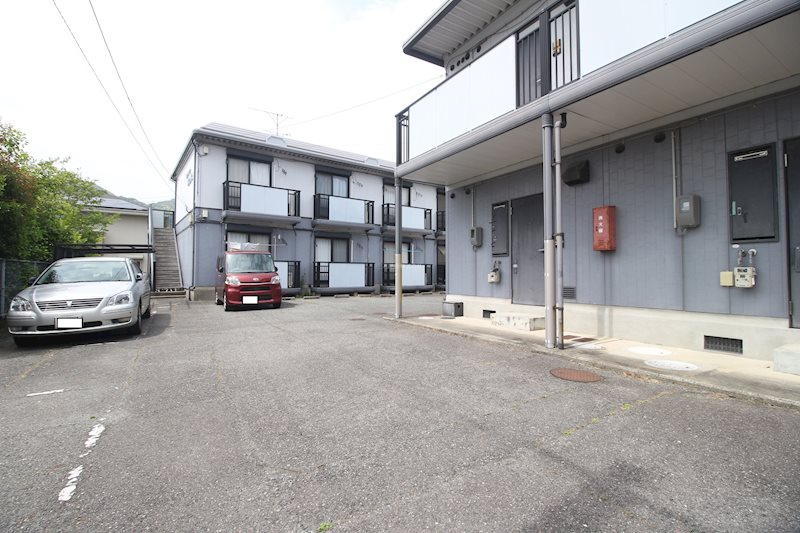 サンライフ松の木B棟 駐車場
