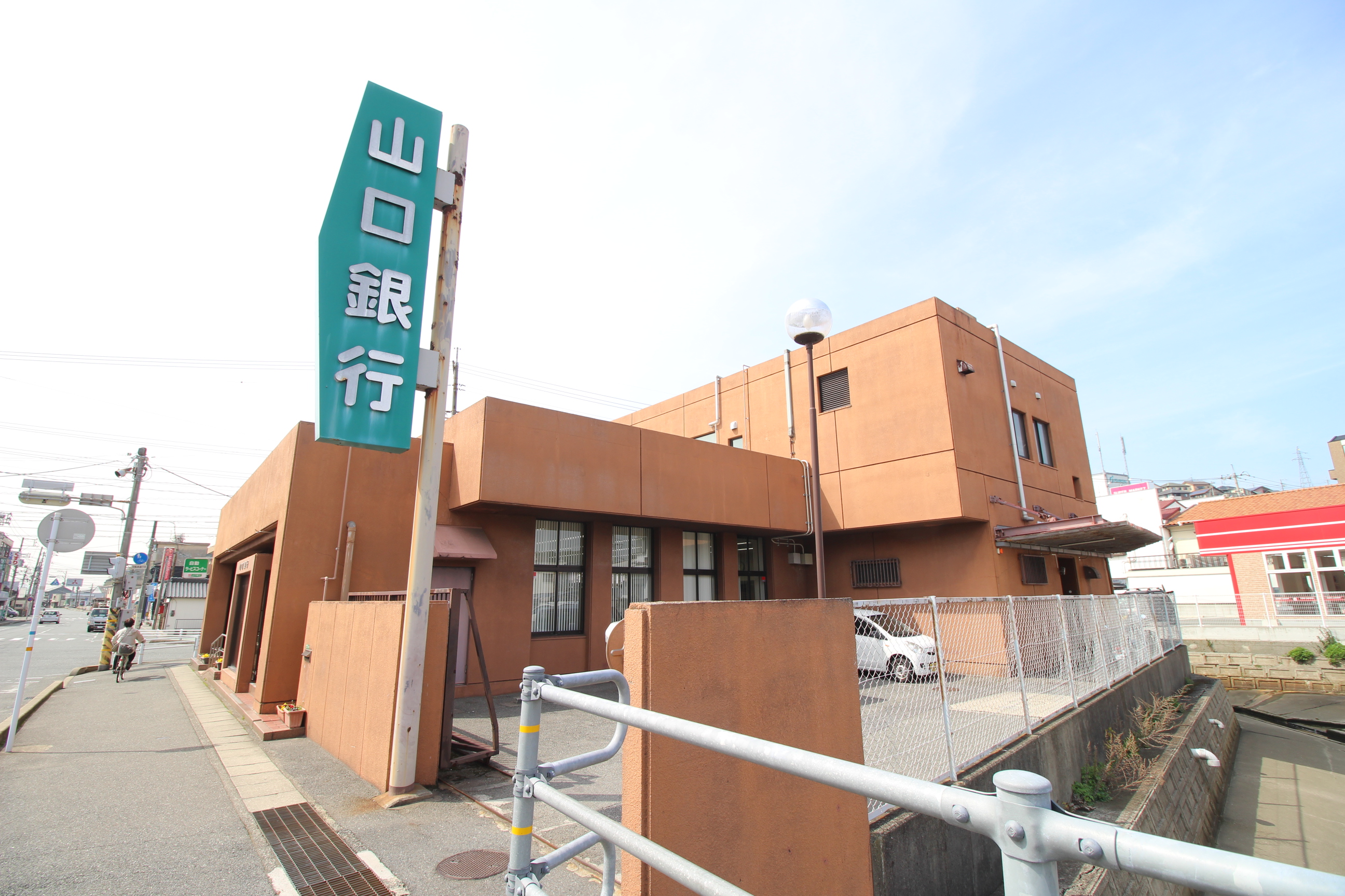 MOMO旅館 銀行
