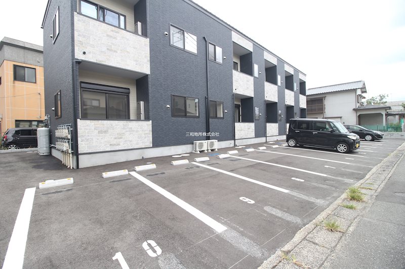 BRAVE BASE長府侍町 駐車場