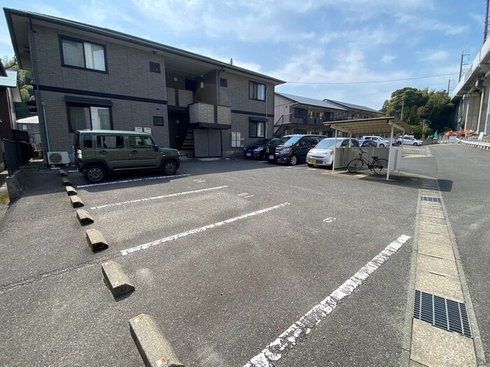 リヴェール　F棟 駐車場