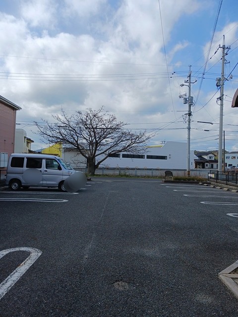 ソレアード葉中 駐車場