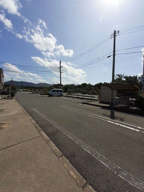 ソレアードエムＢ 駐車場