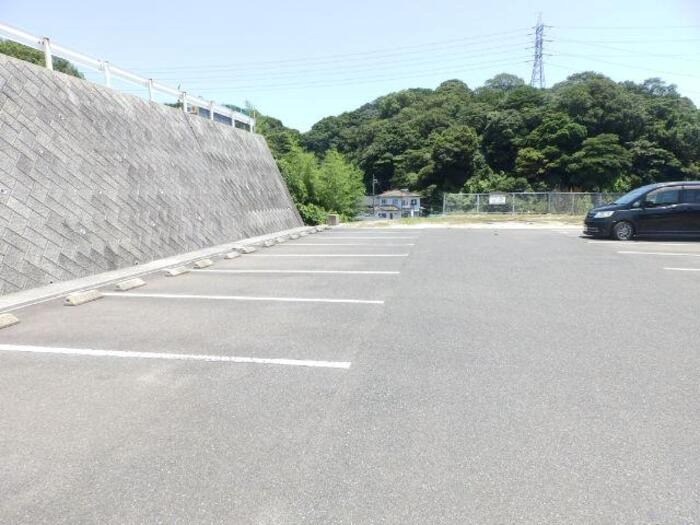 グリーンハイツ四王司 駐車場