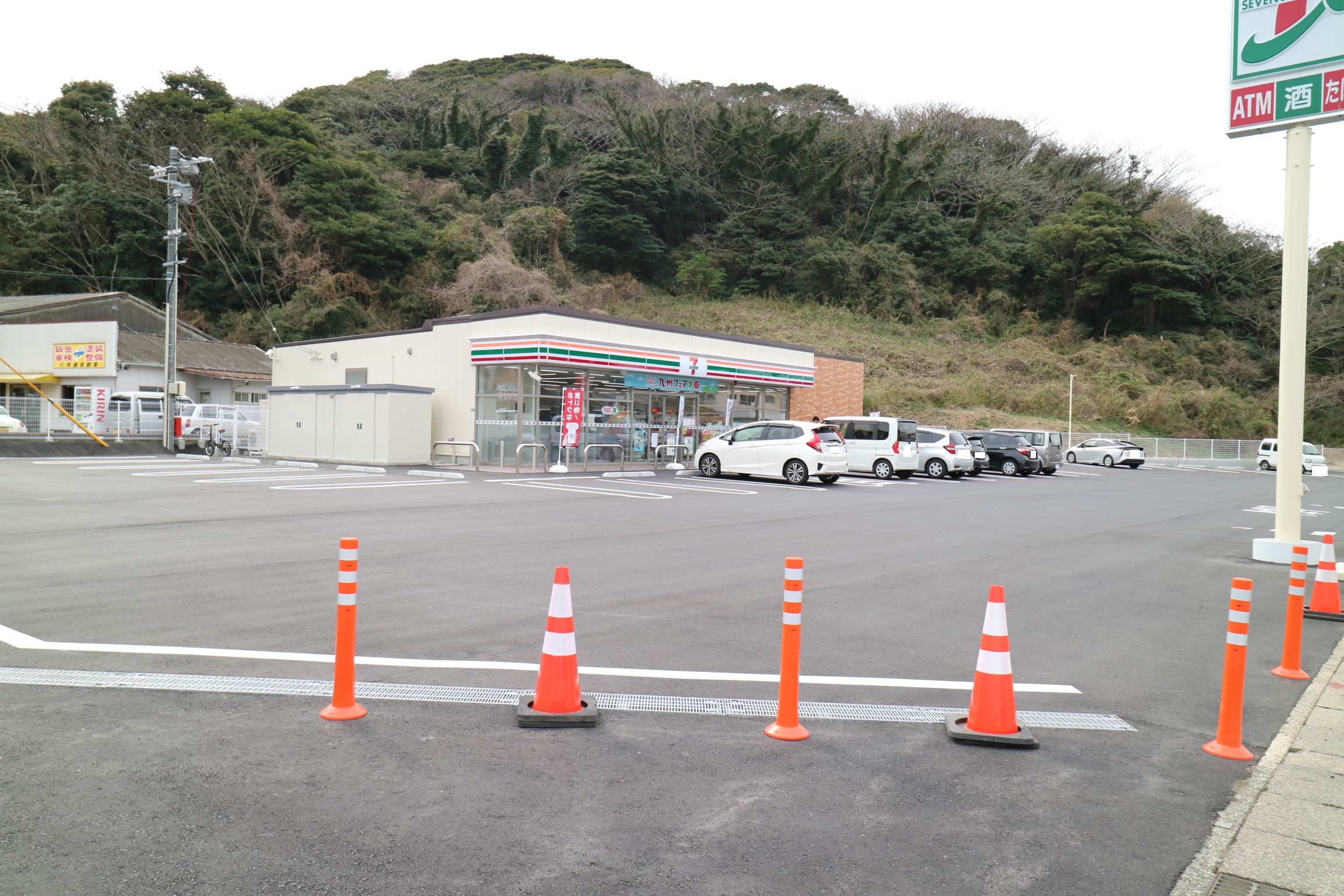 レオネクストクレスト旭 コンビニ