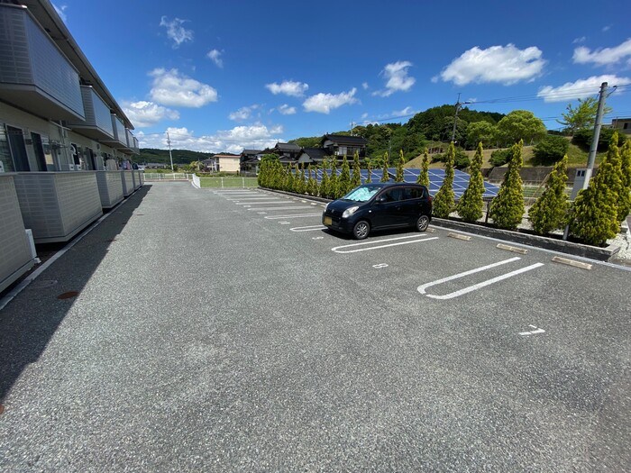 アクシス 駐車場