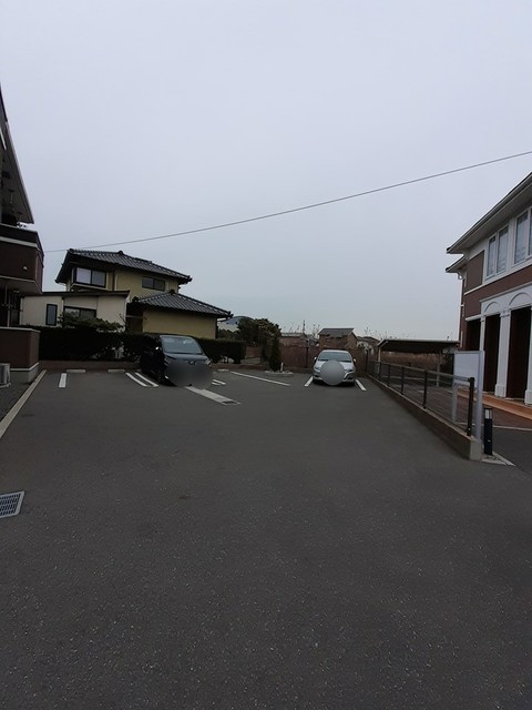 サニーレジデンス　Ⅲ番館 駐車場