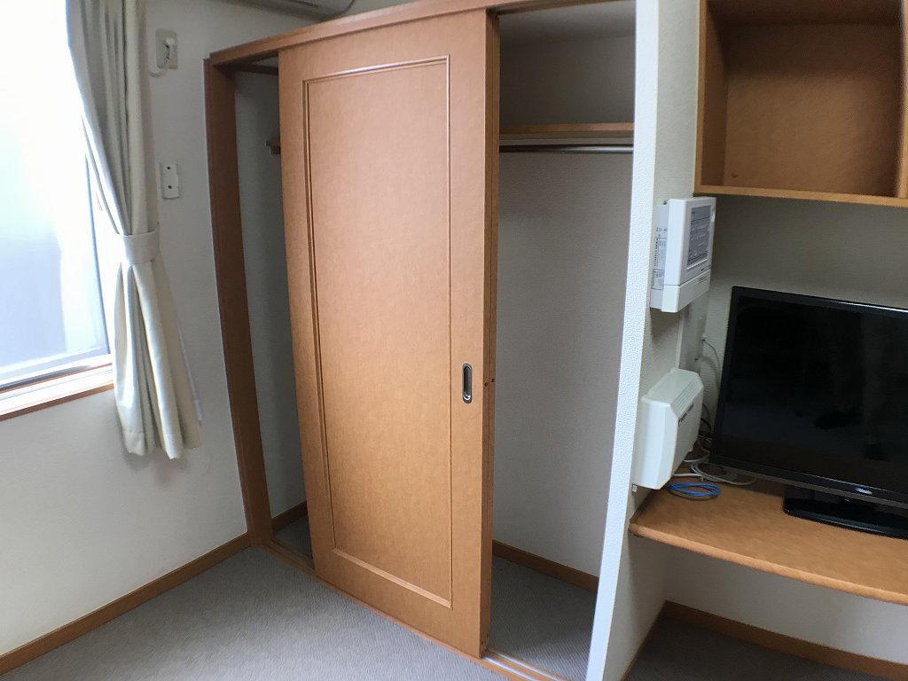 レオパレスルミエール王司 収納