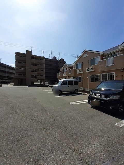 ガーデンヒルズⅡ番館 駐車場