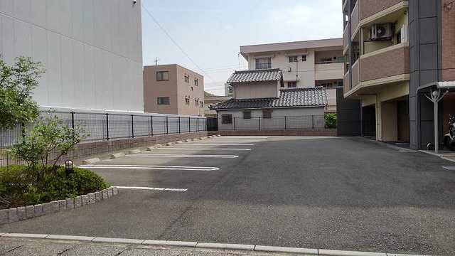 ローズガーデン 駐車場